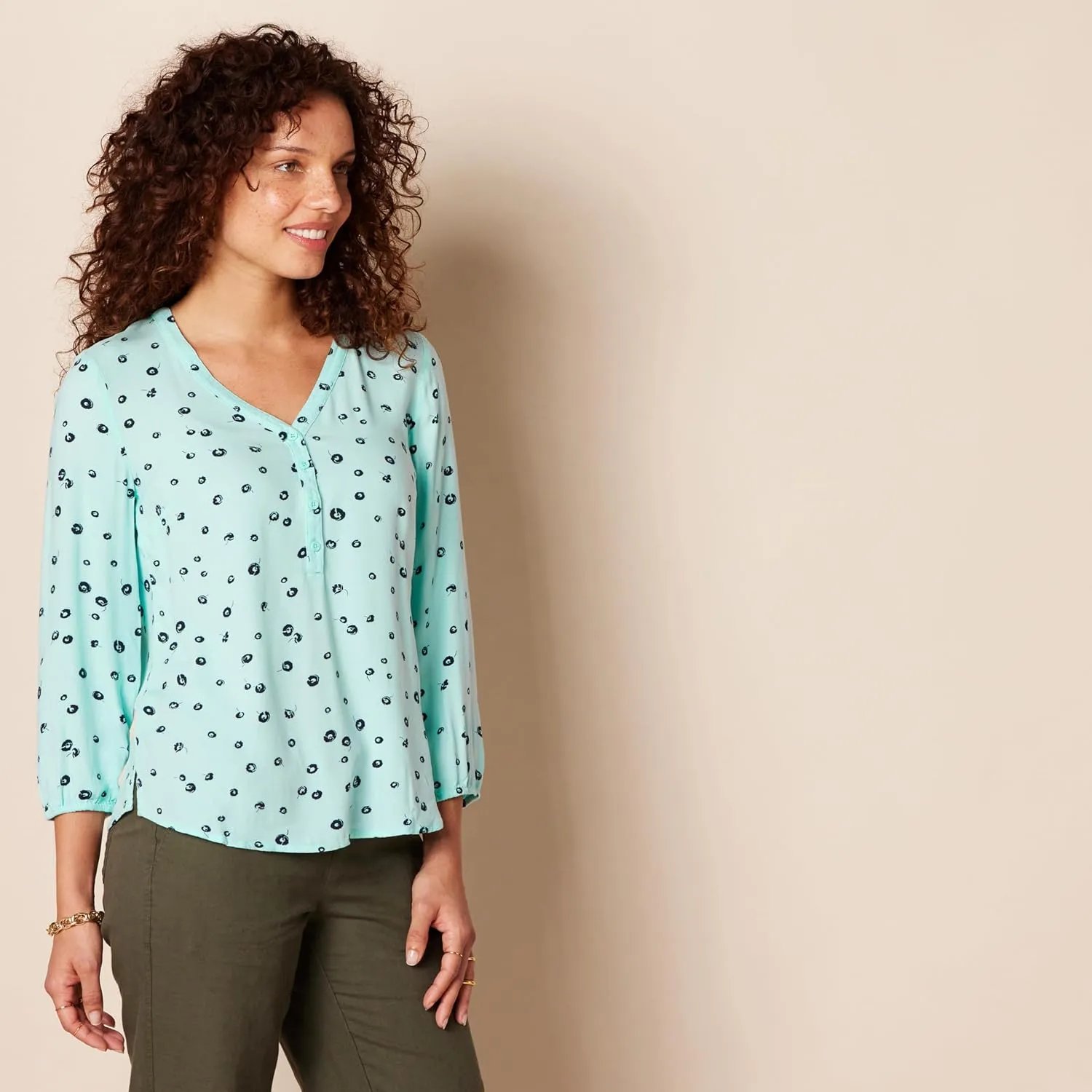 Amazon Essentials Women's 3/4 Sleeve Button Popover Shirt