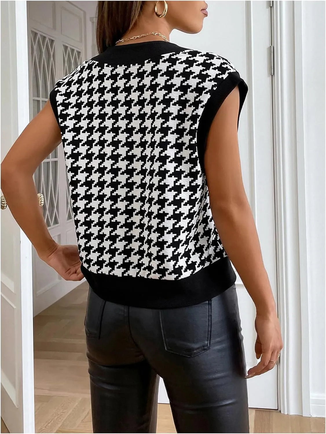 Verdusa Women's Button Front V Neck Sleeveless Houndstooth Print Jacket Lightweight Cardigan Vest